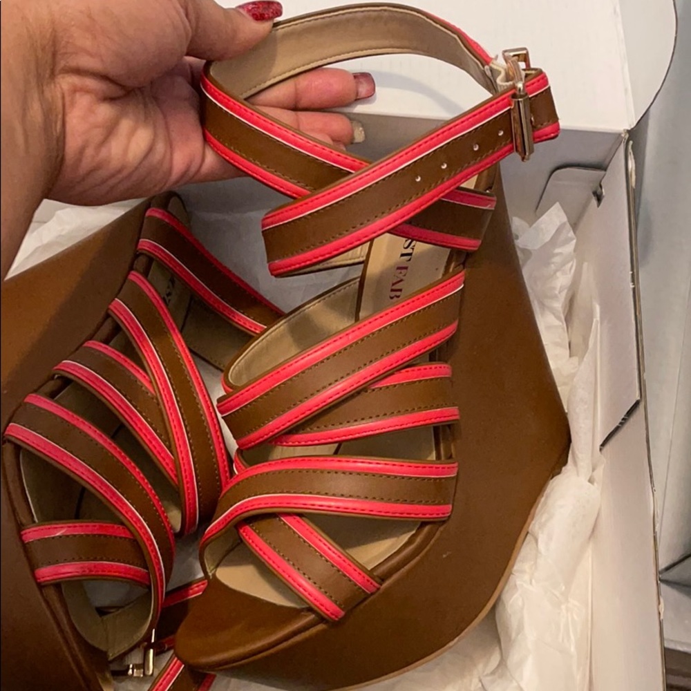 Larchmont Wedges Just Fab